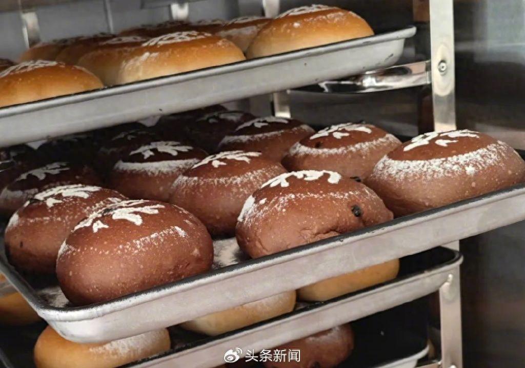 义乌两元店供货商,二元店一年挣多少钱，“2元面包店”走红全国：现烤面包只卖2元，不赚亏心钱？