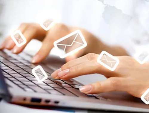 你对比一下自己的邮件或微信写的专业吗？